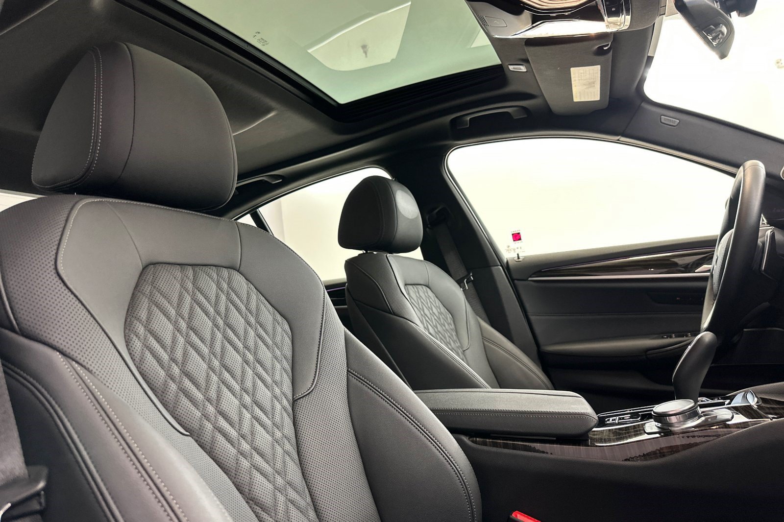 Certified 2023 BMW 540i w/ Premium Package RWD image 32
