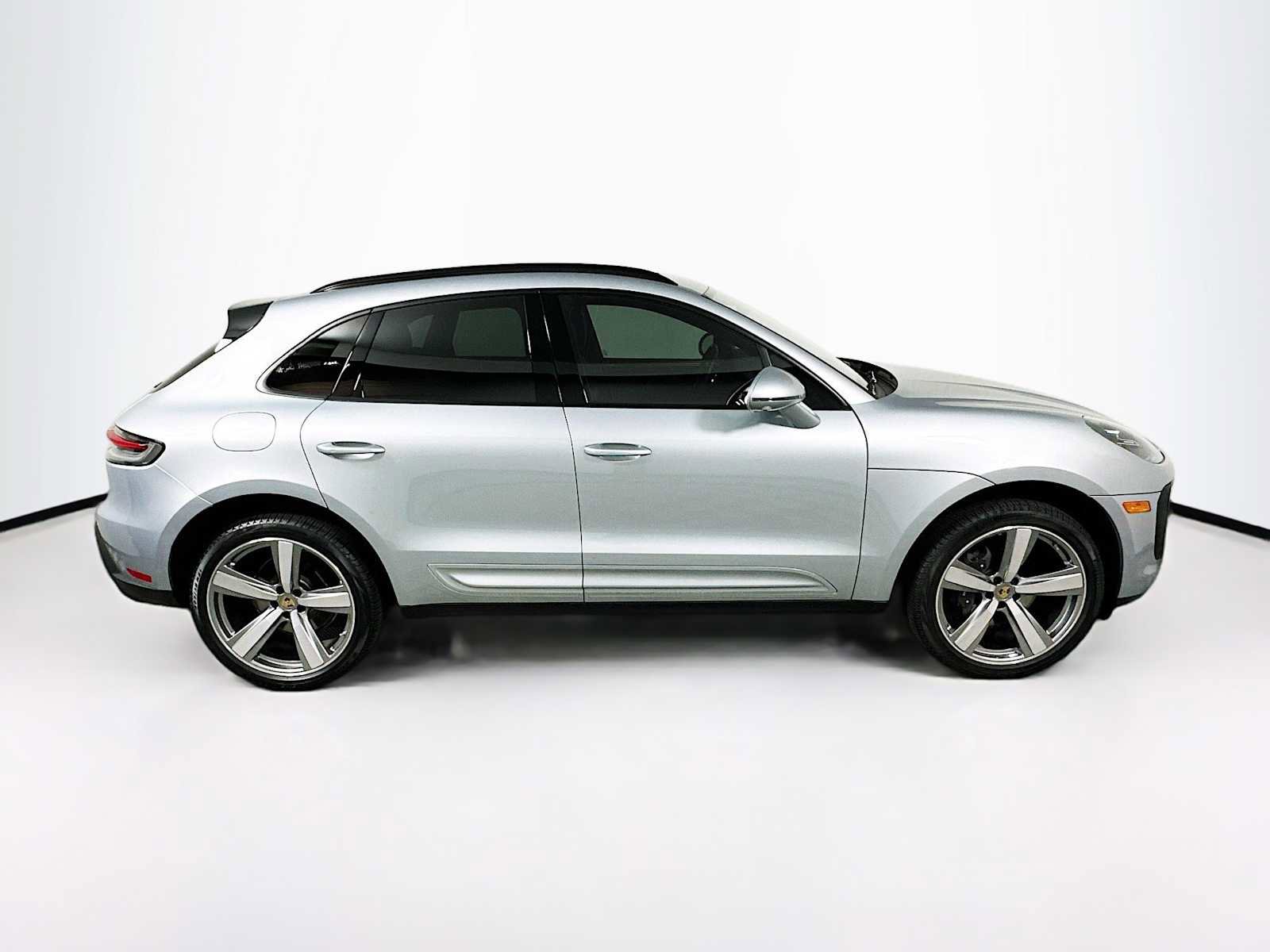 Certified 2025 Porsche Macan image 8