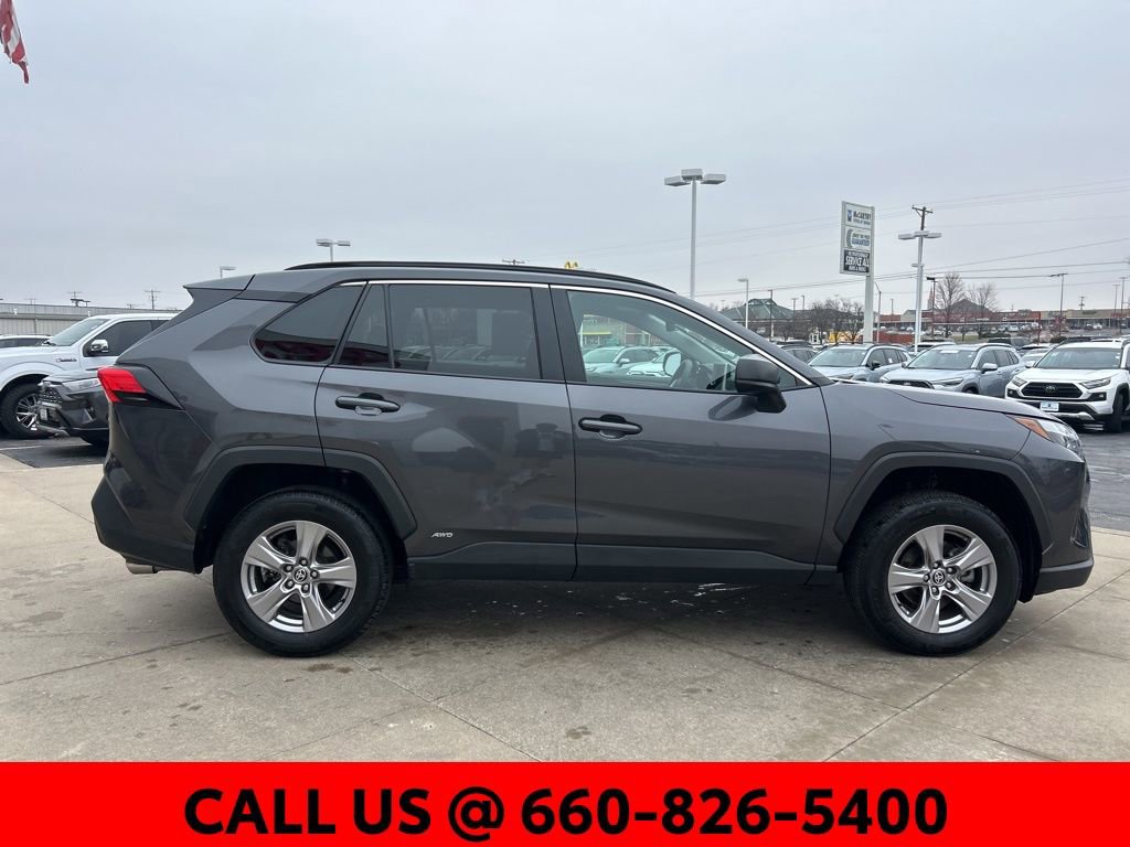 Used 2025 Toyota RAV4 LE AWD/4WD image 4