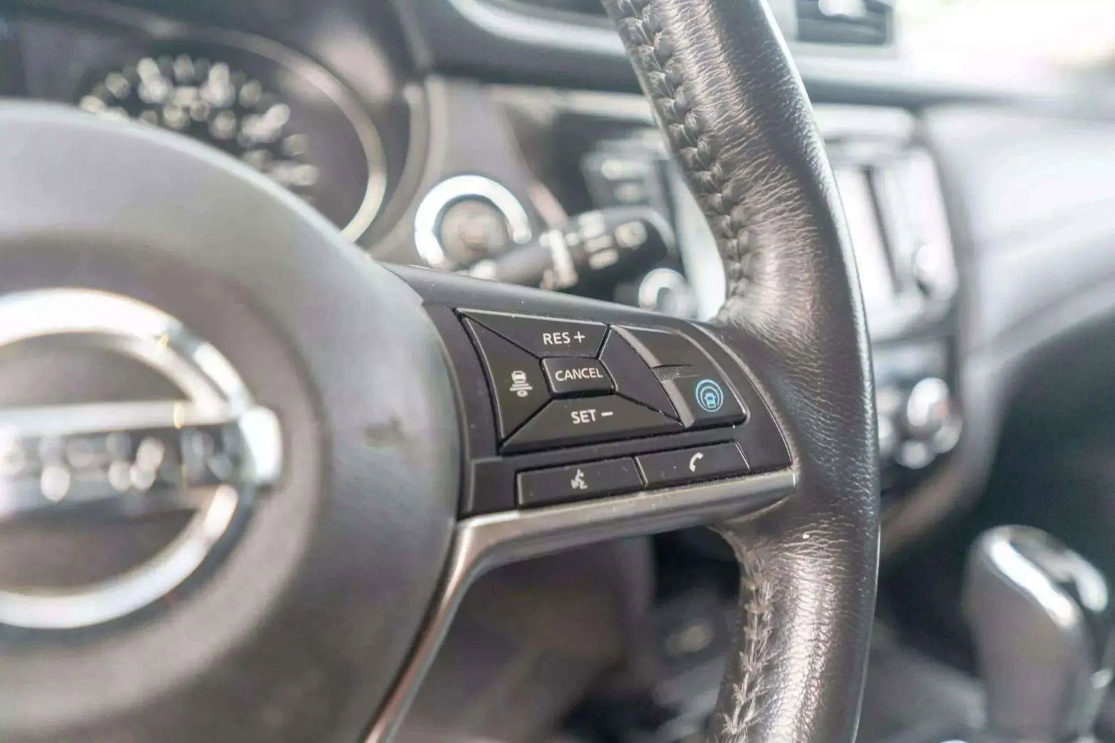 Used 2019 Nissan Rogue SV w/ Premium Package image 19