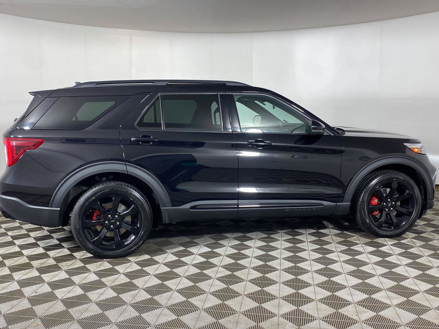 Used 2023 Ford Explorer ST w/ Equipment Group 401A AWD/4WD image 9