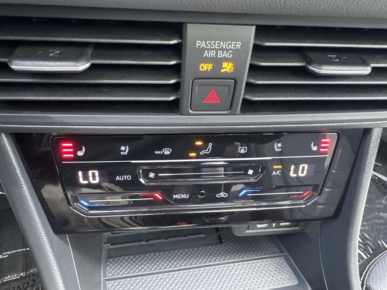 Used 2025 Volkswagen Jetta SEL image 19