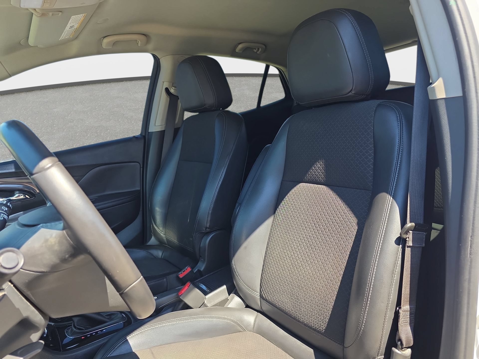 Used 2021 Buick Encore Preferred w/ Safety Package II FWD image 14