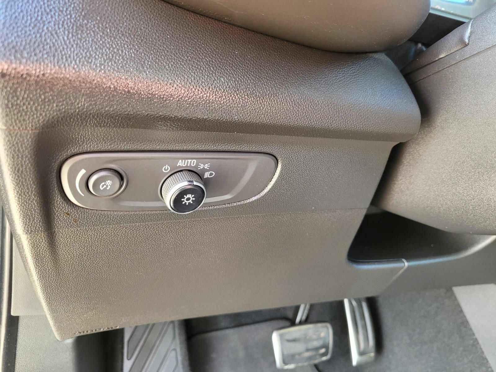 Used 2023 Buick Envision Essence w/ Sport Touring Package FWD image 24