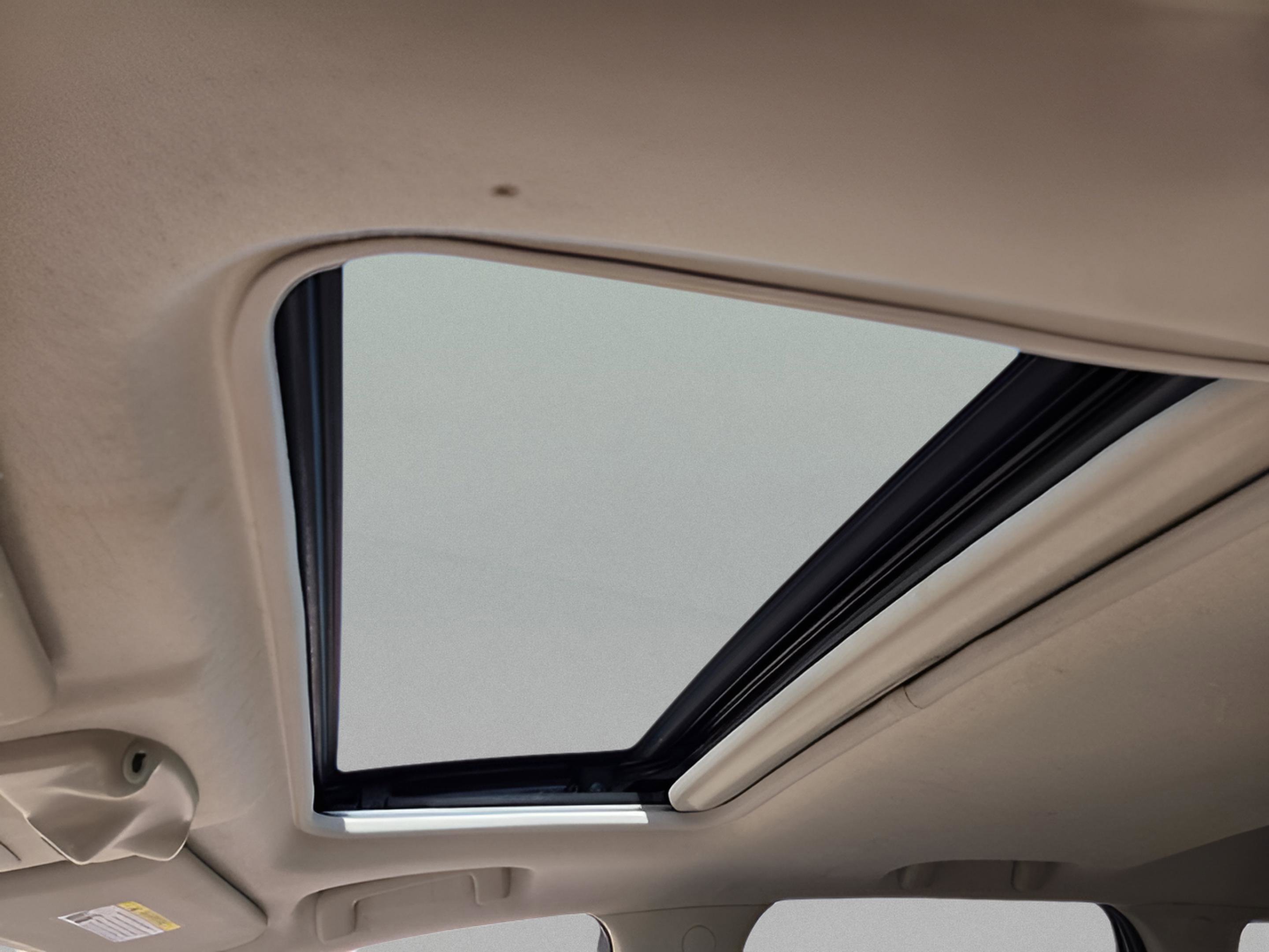 Used 2010 Mitsubishi Outlander XLS image 13