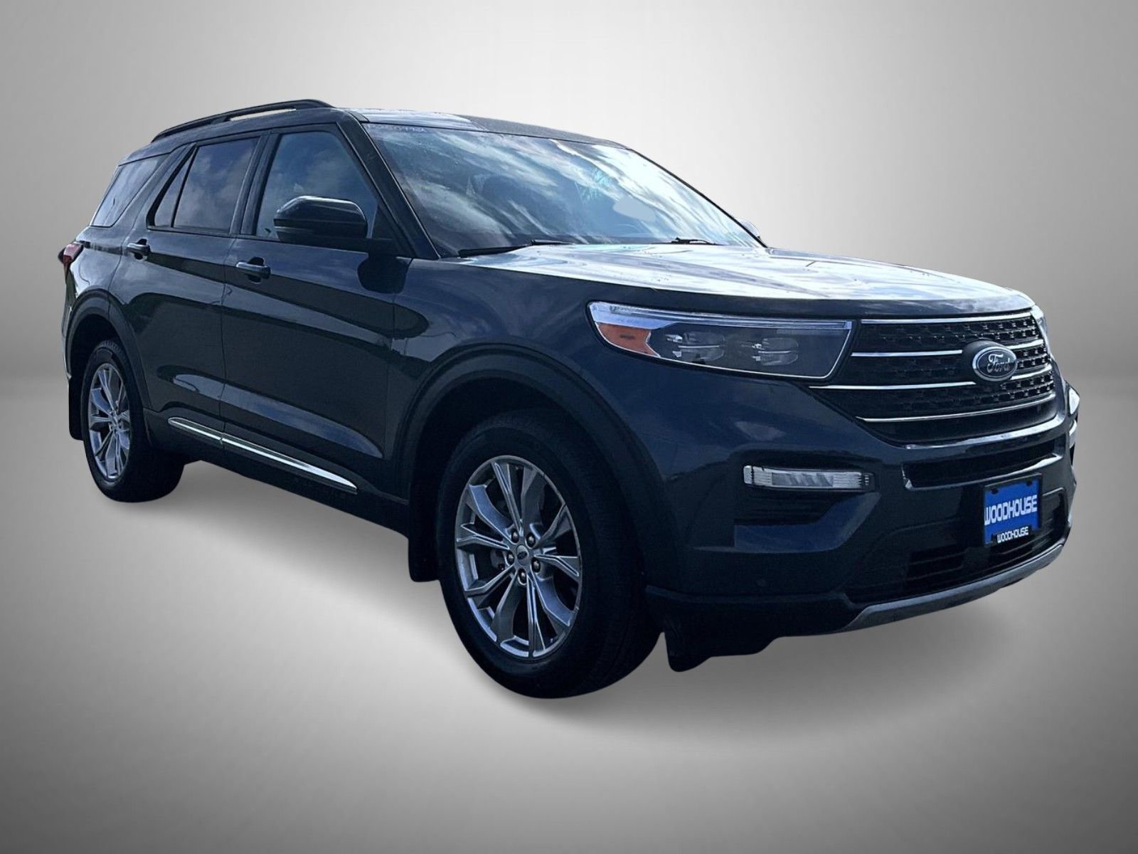 Used 2024 Ford Explorer XLT w/ Equipment Group 202A AWD/4WD image 3