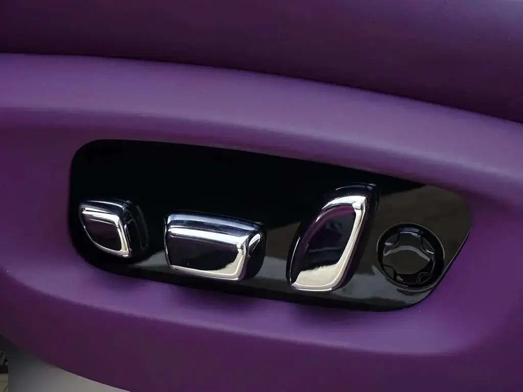 Certified 2025 Rolls-Royce Cullinan AWD/4WD image 28