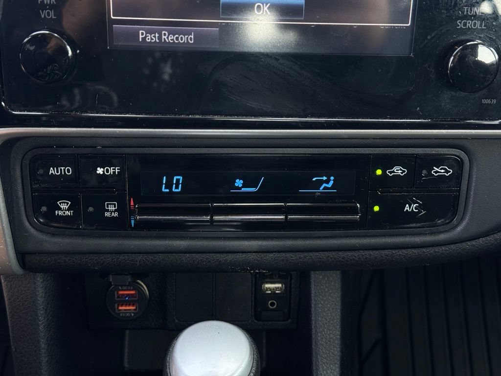 Used 2017 Toyota Corolla LE FWD image 29