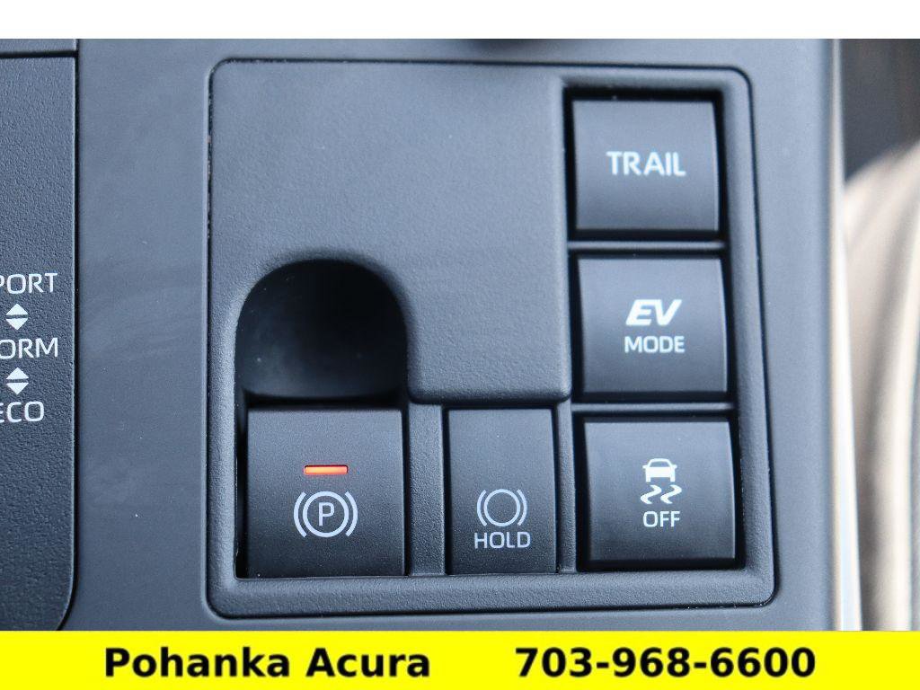 Used 2025 Toyota Highlander XLE image 17