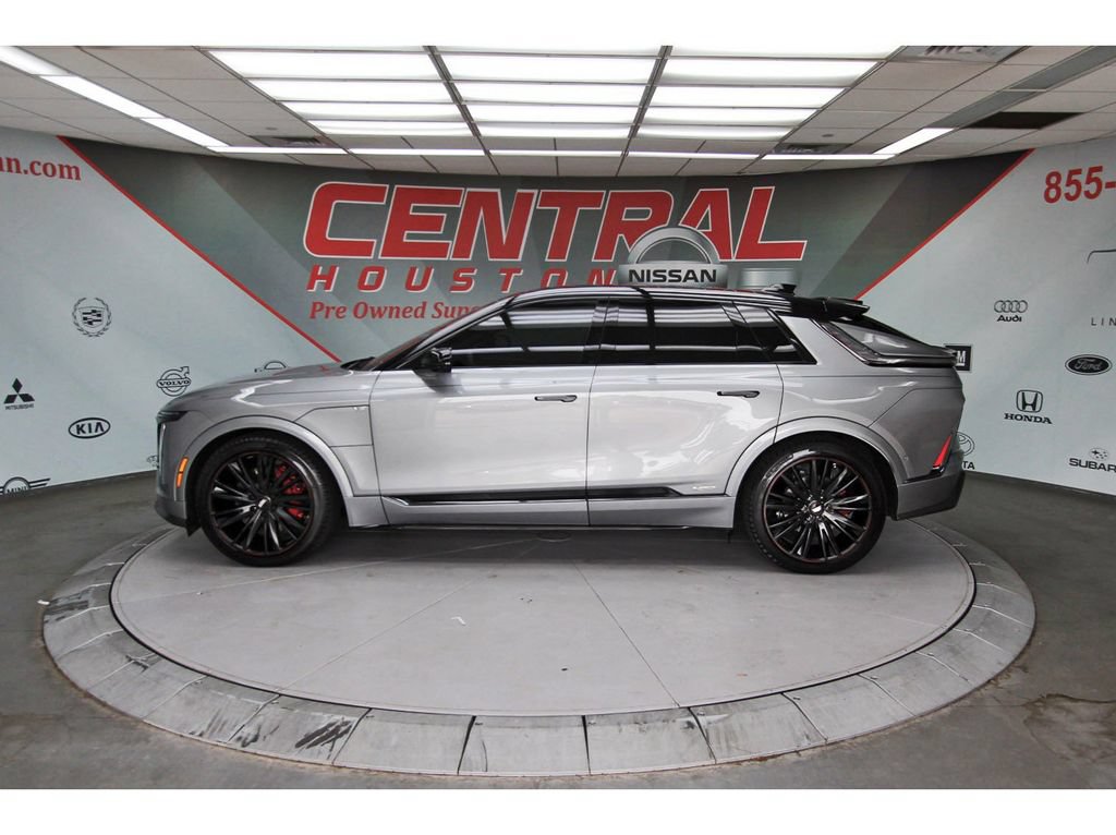 Used 2026 Cadillac Lyriq V w/ Exterior Carbon Fiber Package AWD/4WD image 3