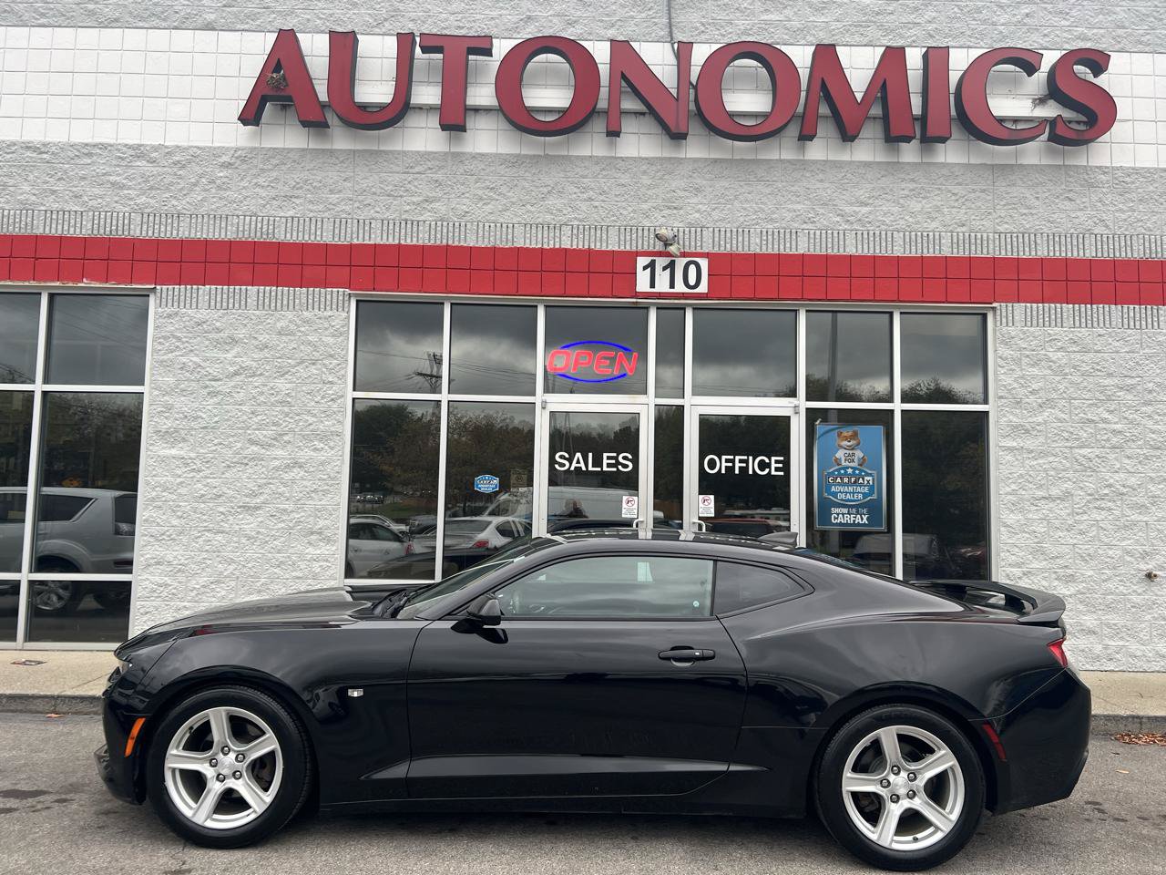 Used 2018 Chevrolet Camaro LT RWD image 3