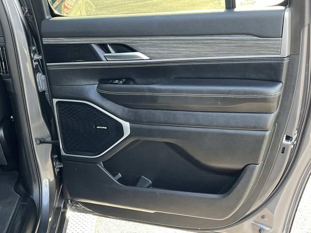 Used 2024 Jeep Wagoneer Series III AWD/4WD image 21