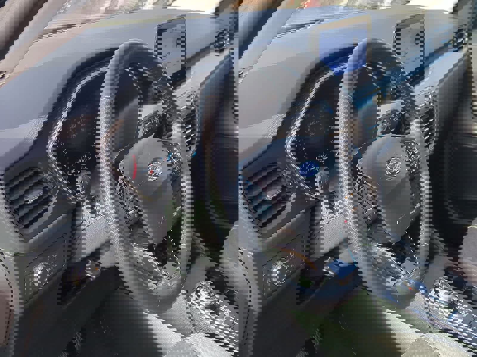 Used 2021 Ford Escape SE w/ SE Sport Appearance Package image 10