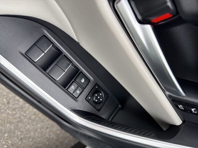 Used 2022 Toyota RAV4 XLE Premium image 20