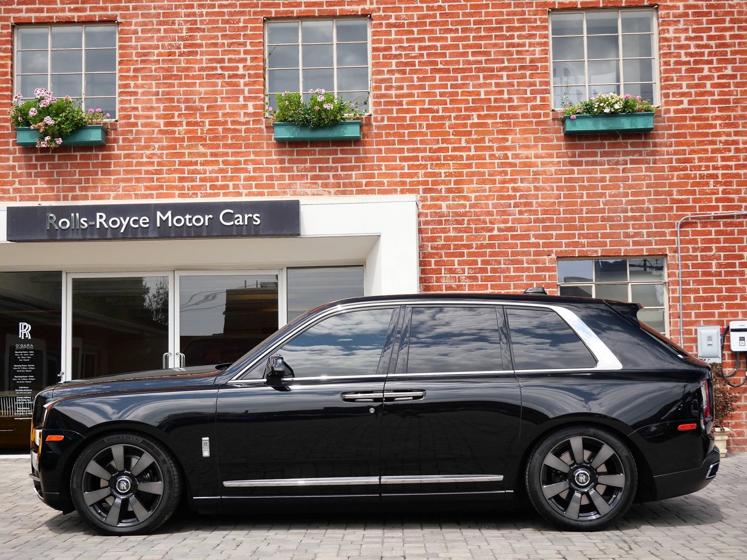 Used 2021 Rolls-Royce Cullinan AWD/4WD image 3