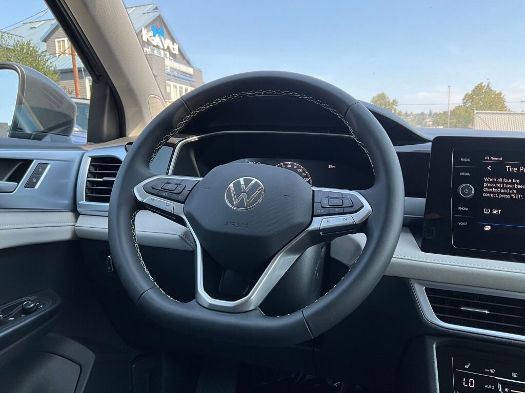 New 2025 Volkswagen Taos SE image 19