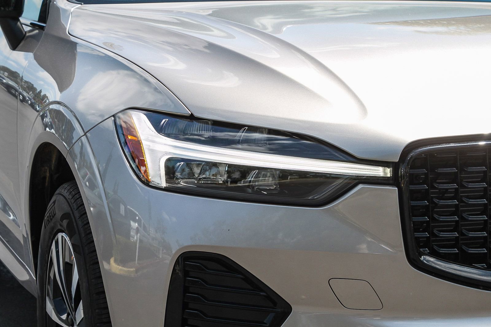 Used 2025 Volvo XC60 B5 Core AWD/4WD image 4