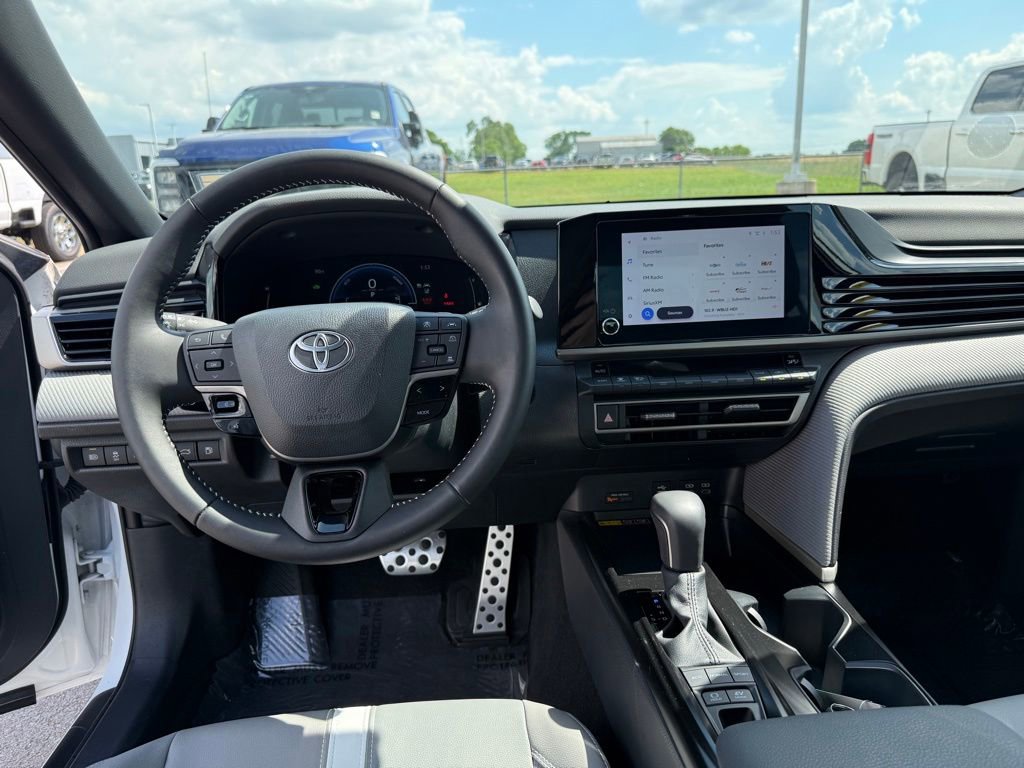Used 2025 Toyota Camry SE AWD/4WD image 12