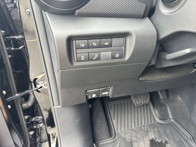 New 2025 Nissan Kicks Play S FWD image 23