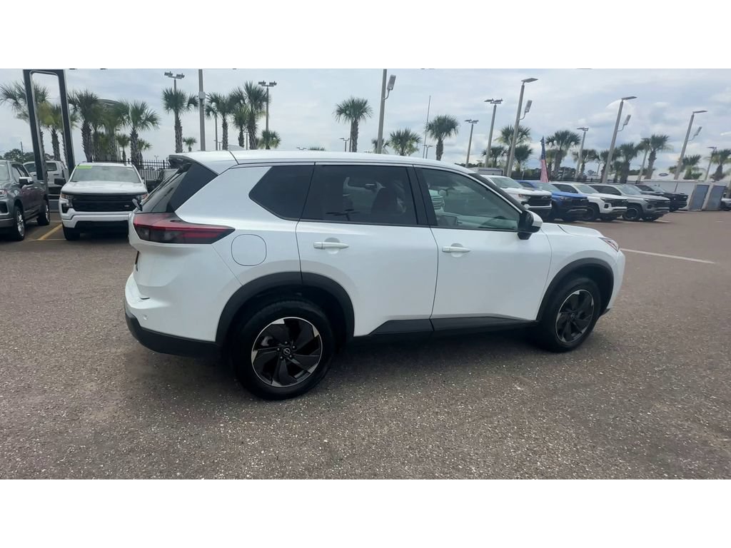 Used 2024 Nissan Rogue SV AWD/4WD image 2