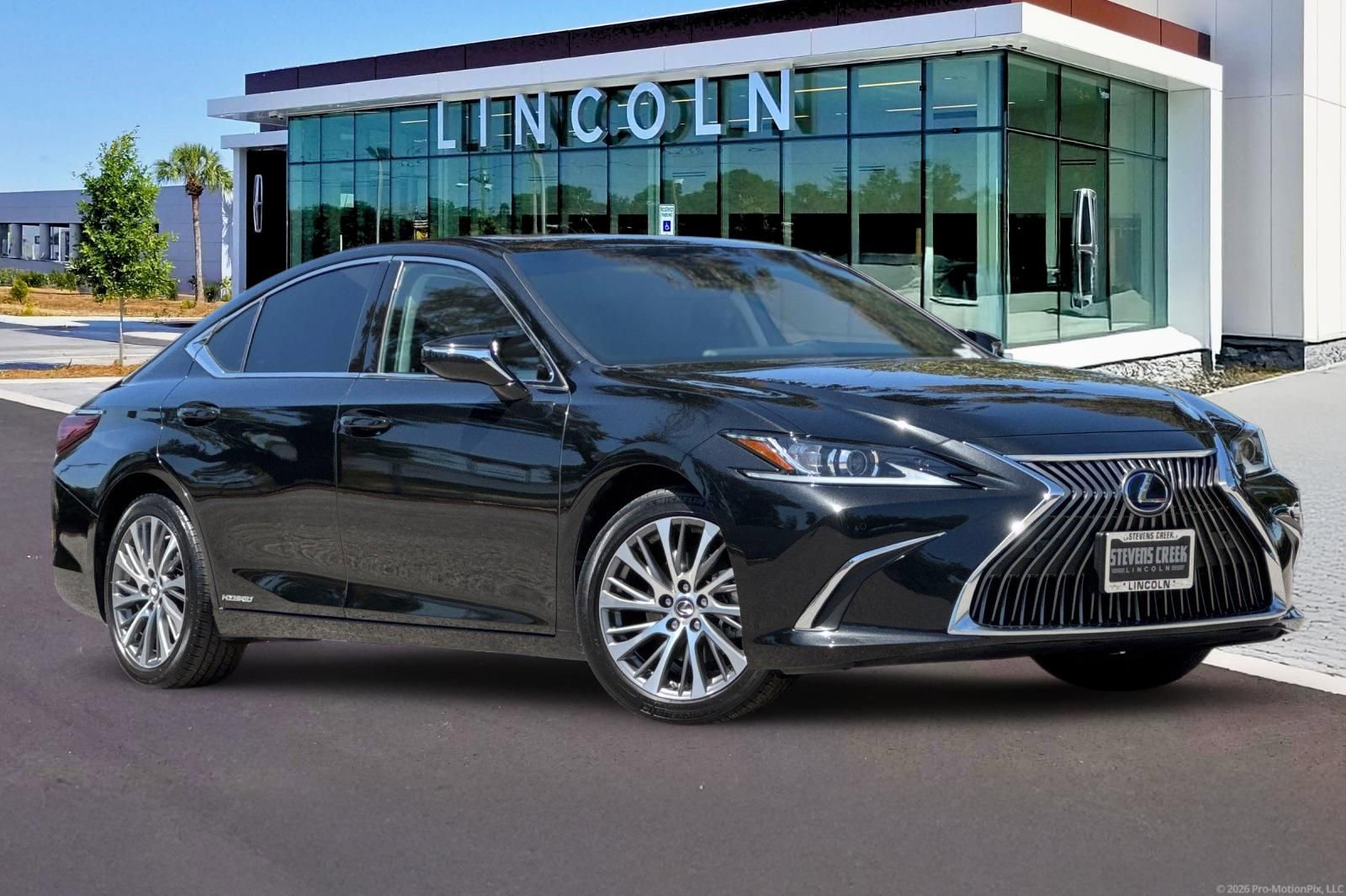 Used 2021 Lexus ES 300h w/ Premium Package FWD image 2