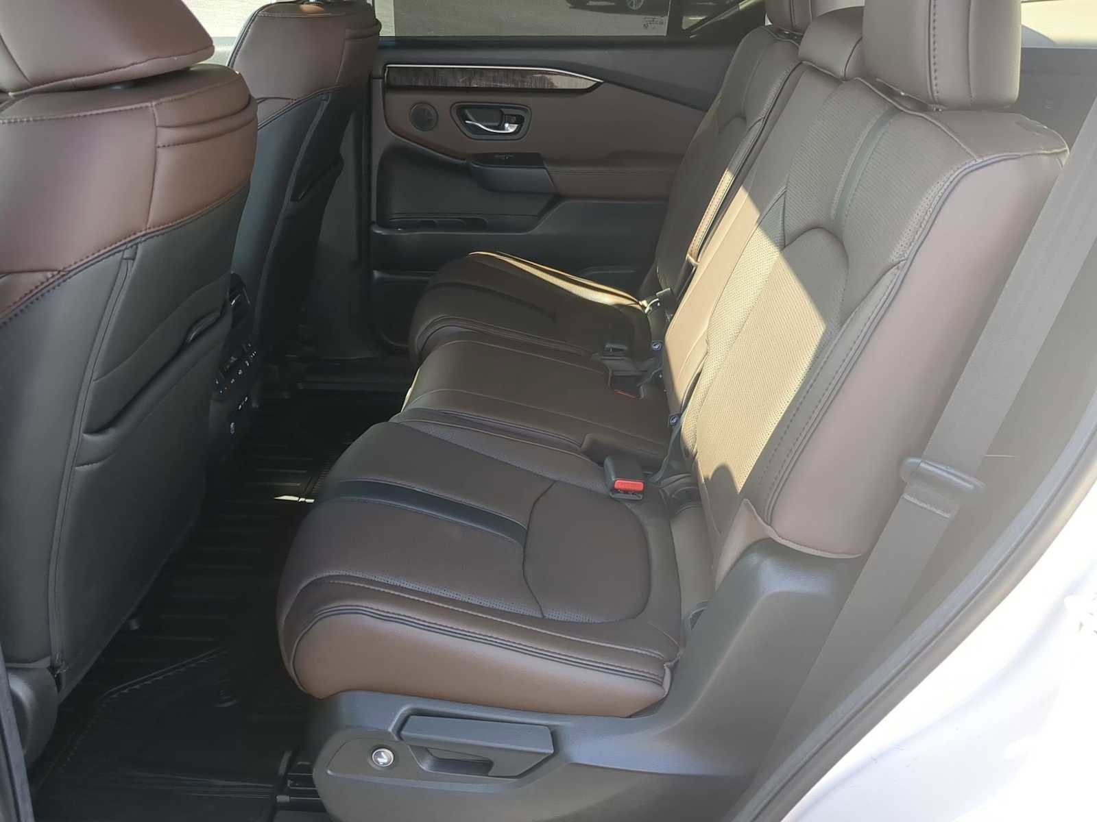 Used 2025 Honda Pilot Elite image 24