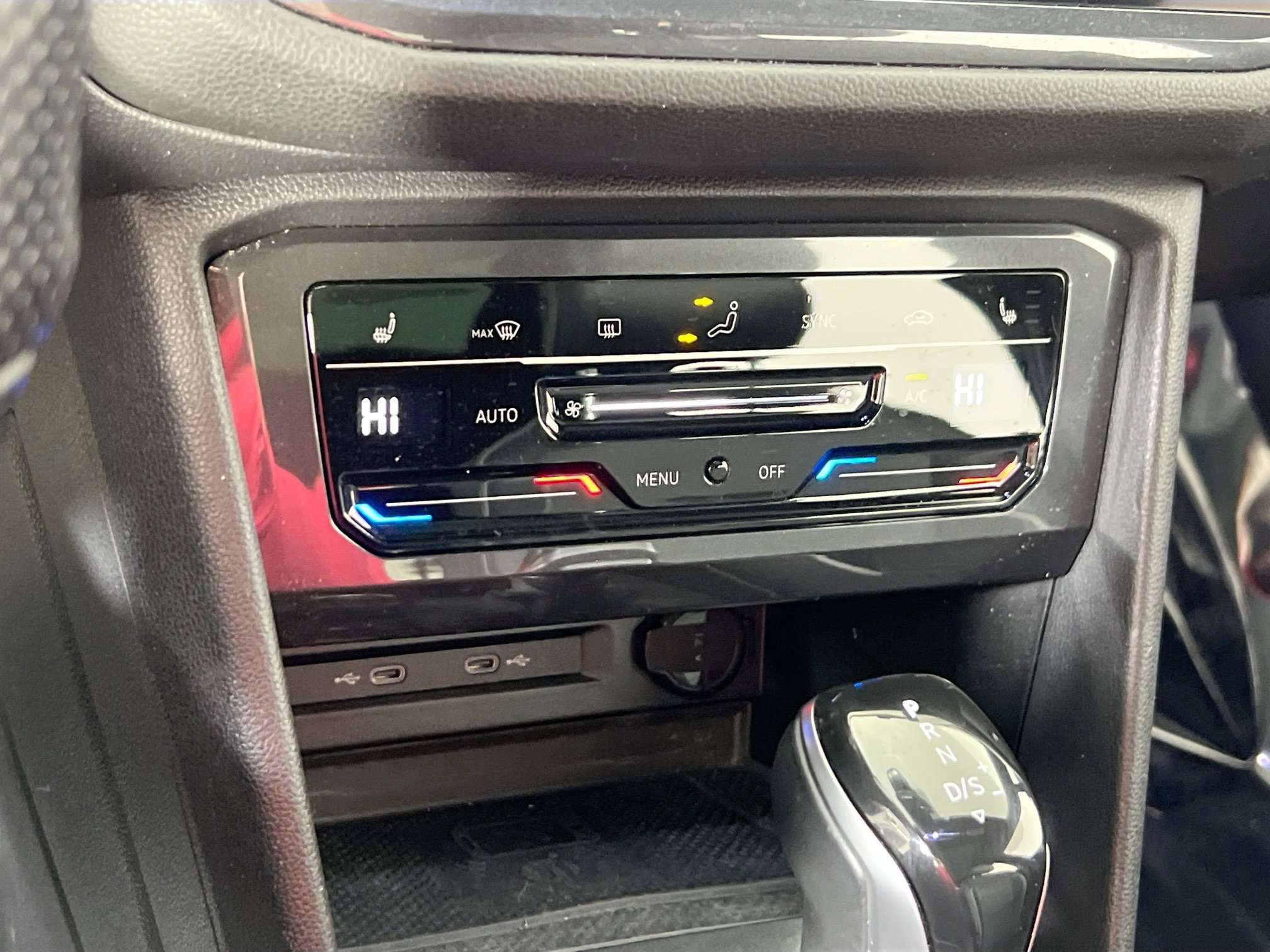 Used 2022 Volkswagen Tiguan SEL R-Line AWD/4WD image 16