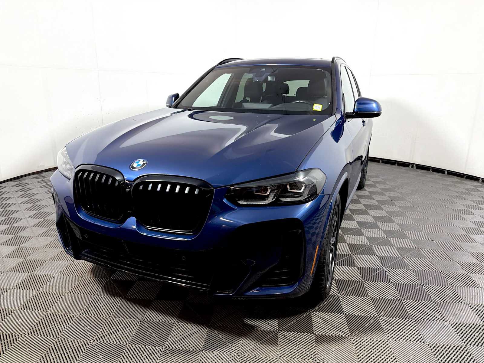 Used 2023 BMW X3 xDrive30i w/ M Sport Package AWD/4WD image 3