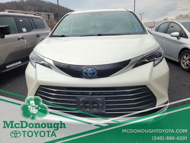 Used 2021 Toyota Sienna Platinum image 2