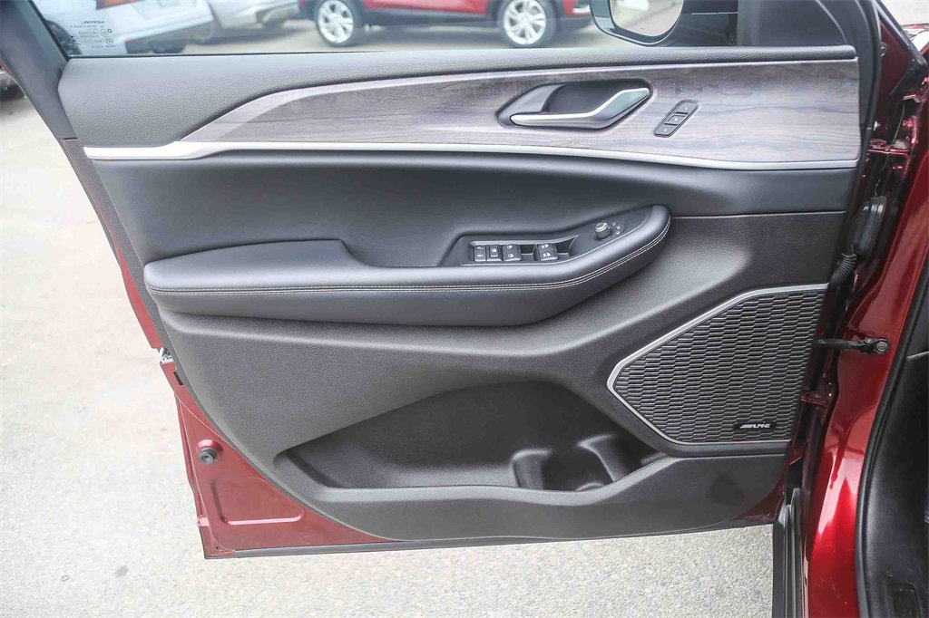 Used 2021 Jeep Grand Cherokee L Limited image 21