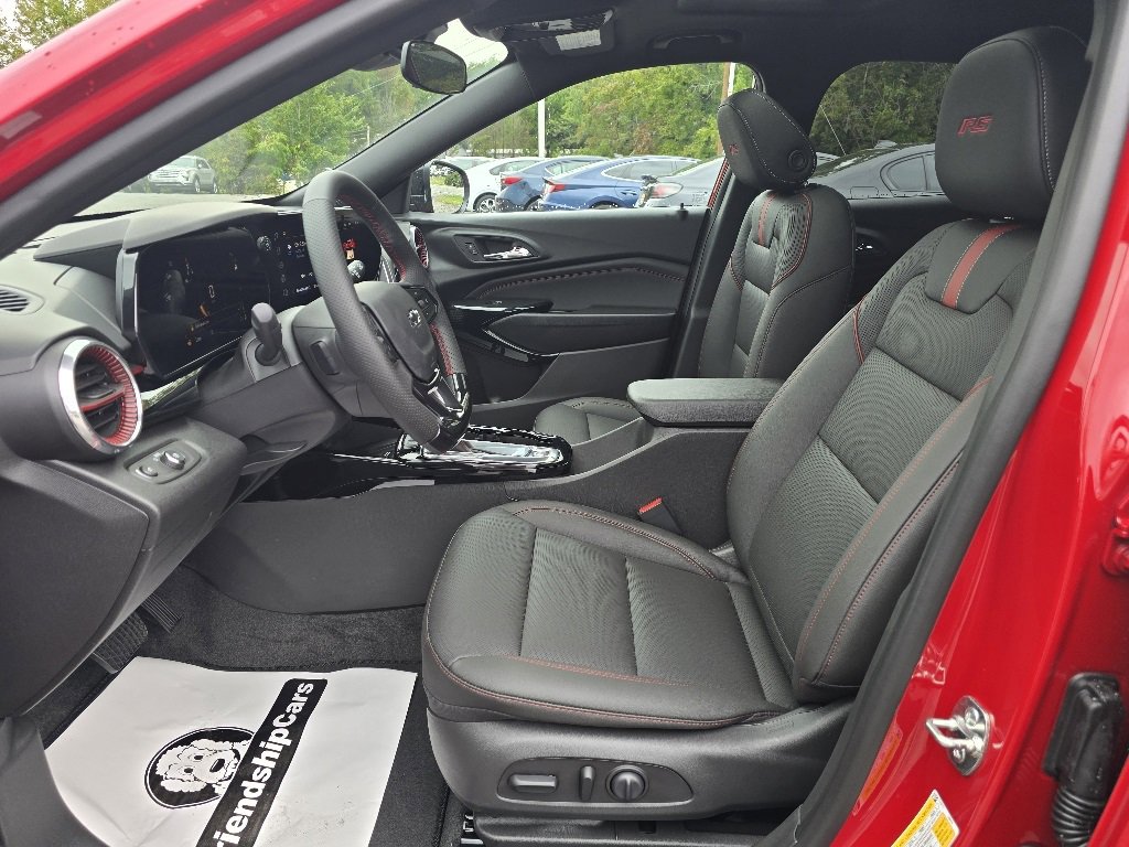 New 2026 Chevrolet Trax RS w/ Sunroof Package image 9