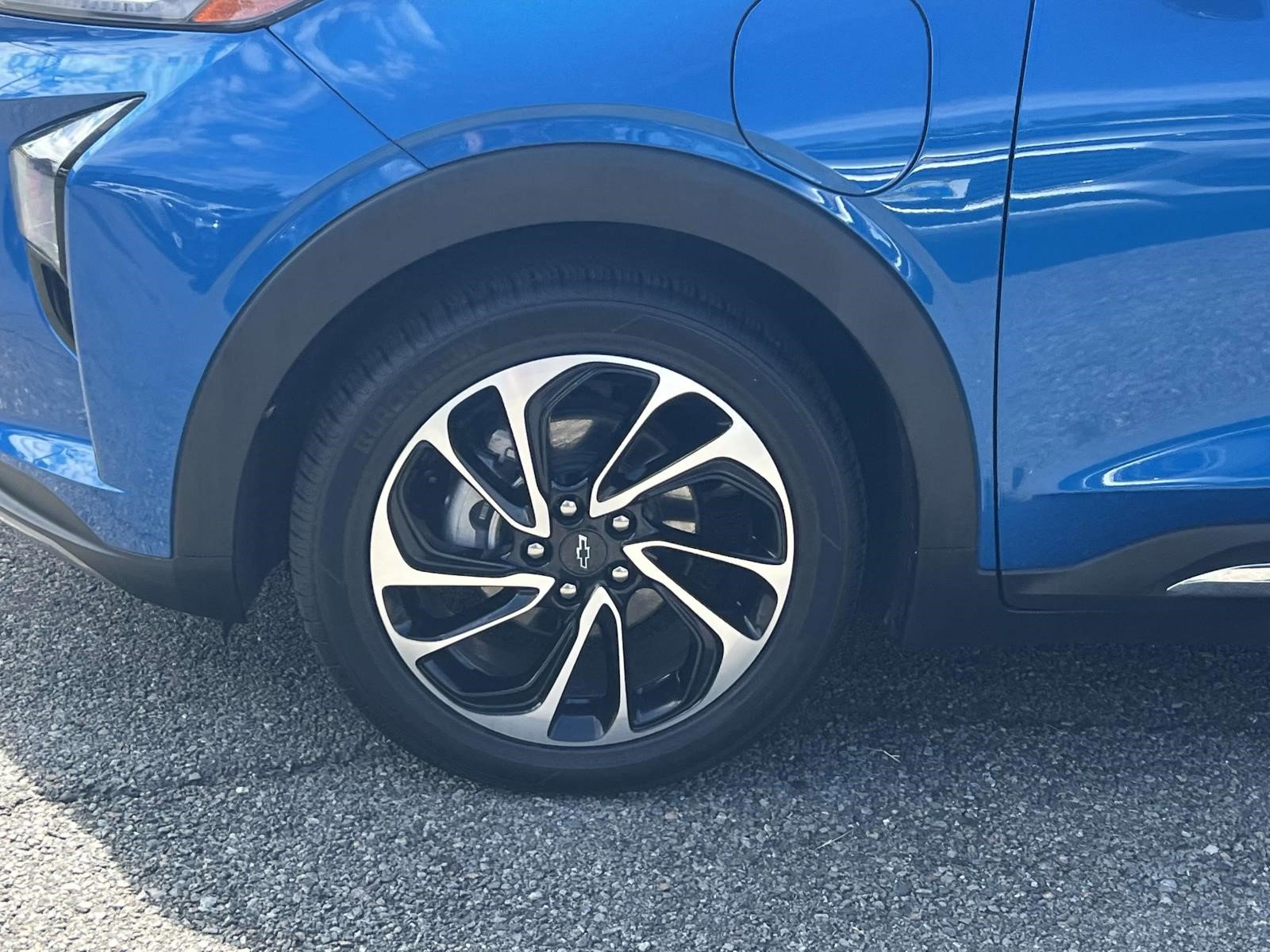 Certified 2022 Chevrolet Bolt EUV Premier w/ Sun & Sound Package image 21