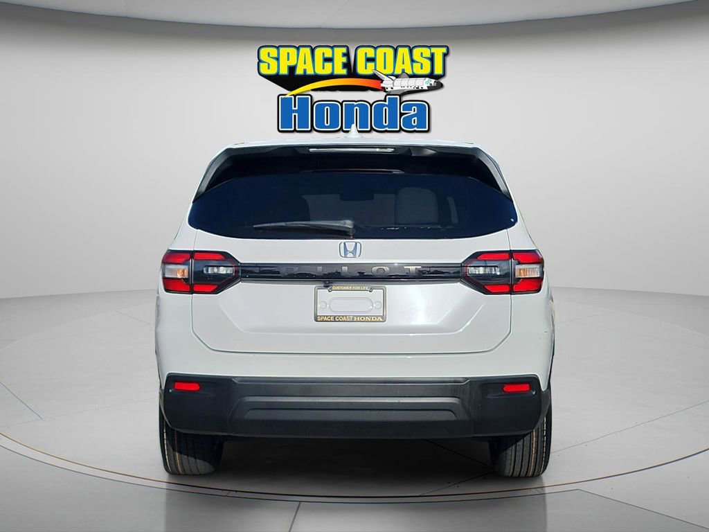 Used 2023 Honda Pilot LX image 4
