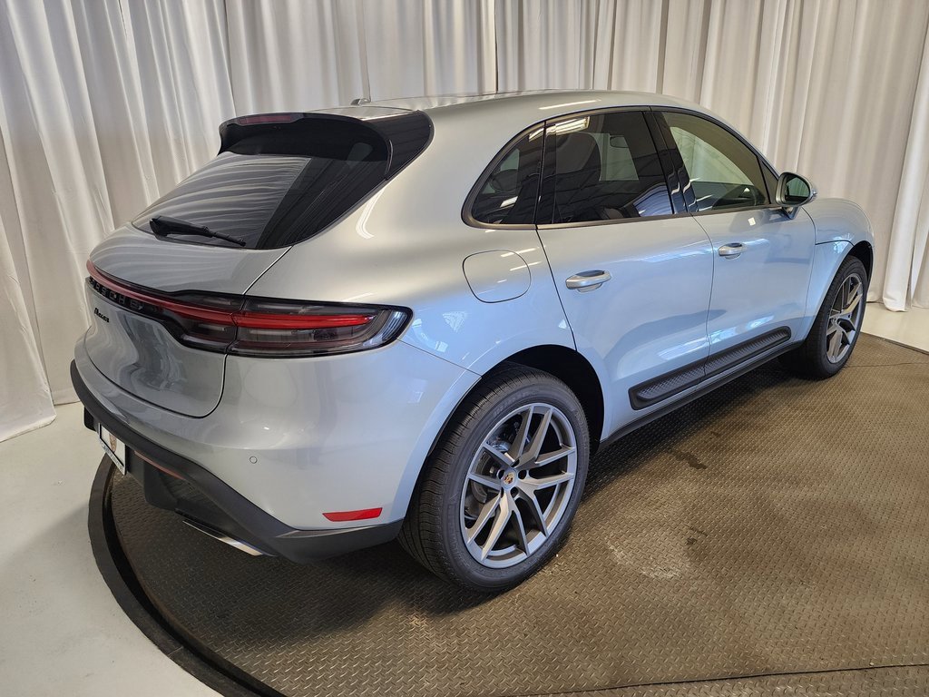 Used 2025 Porsche Macan . image 27