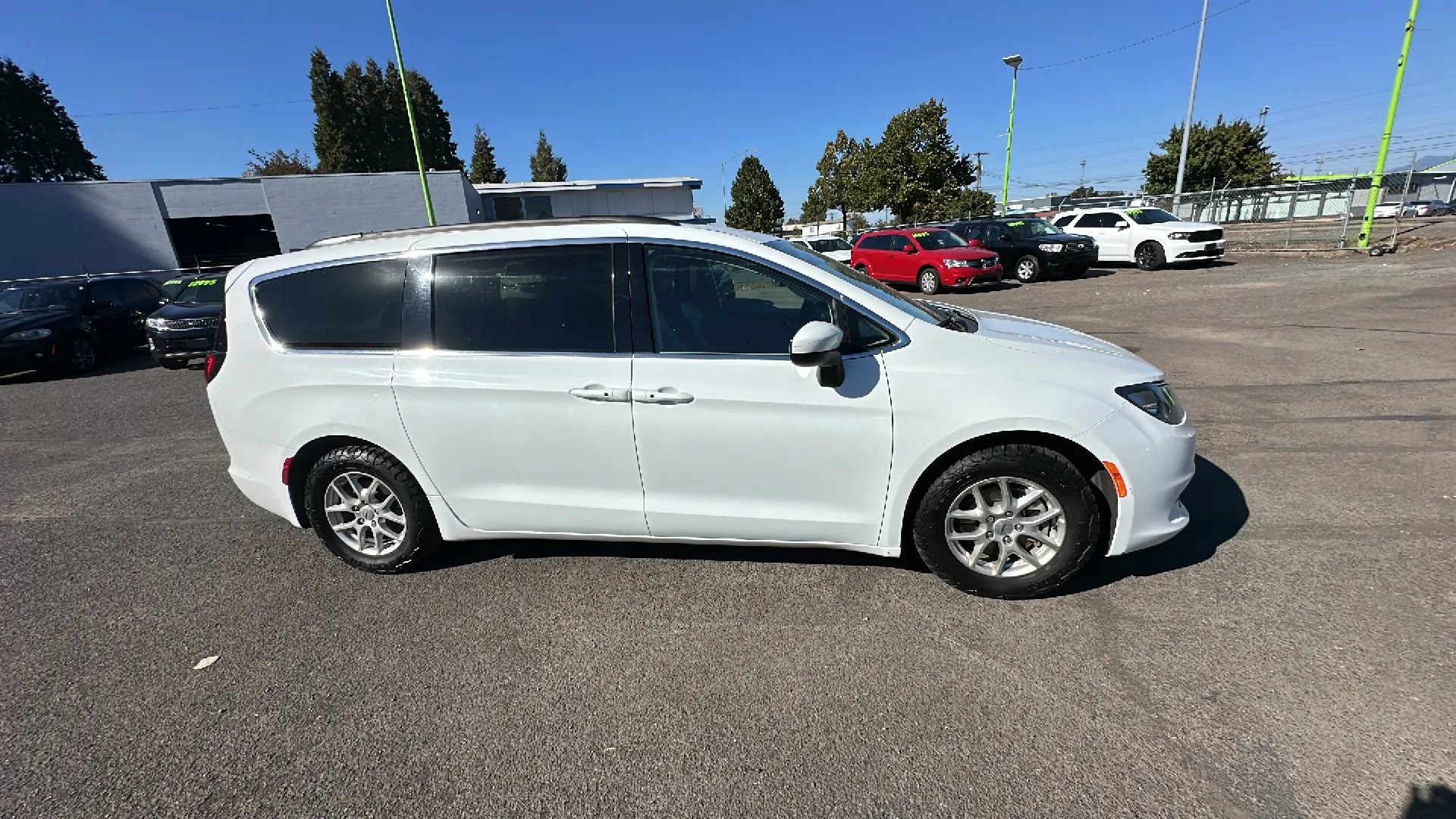 Used 2021 Chrysler Voyager Lxi FWD image 2