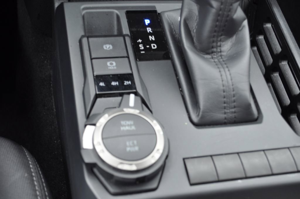 Used 2025 Toyota Tacoma SR5 image 9