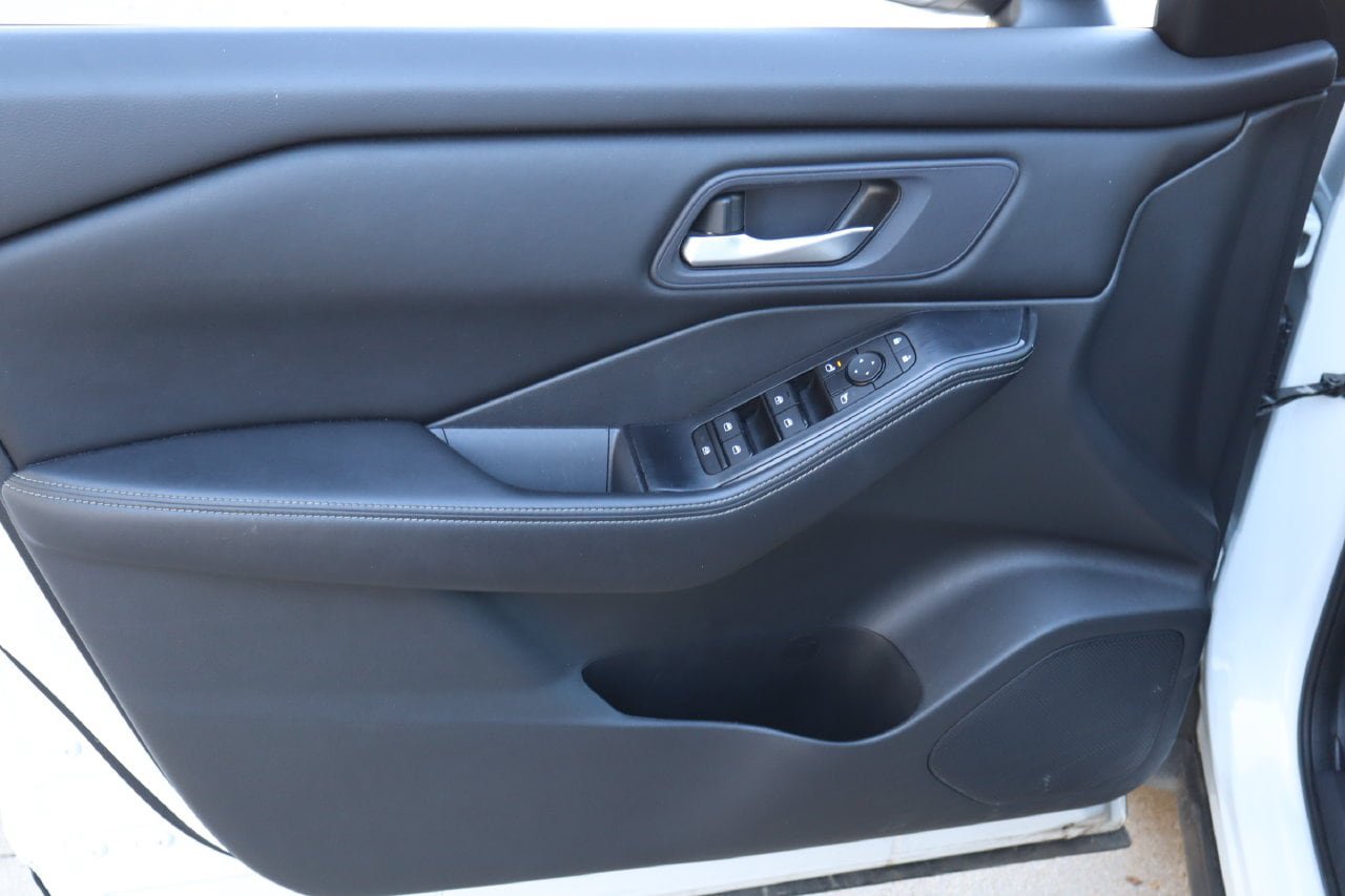 Used 2024 Nissan Rogue SV FWD image 19