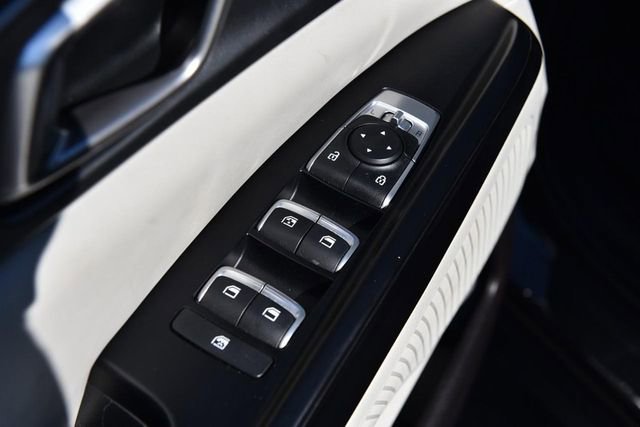 Used 2024 Kia Carnival LX image 8