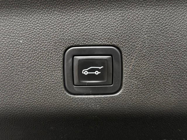 Used 2022 Cadillac Escalade ESV Sport Platinum AWD/4WD image 18
