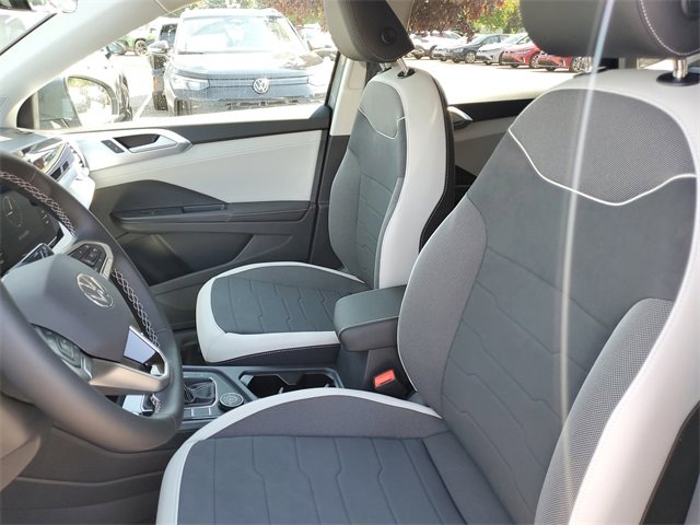 New 2025 Volkswagen Taos SE image 16