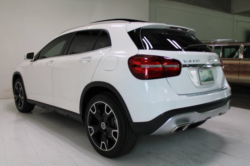 Used 2019 Mercedes-Benz GLA 250 4MATIC w/ Premium Package image 3
