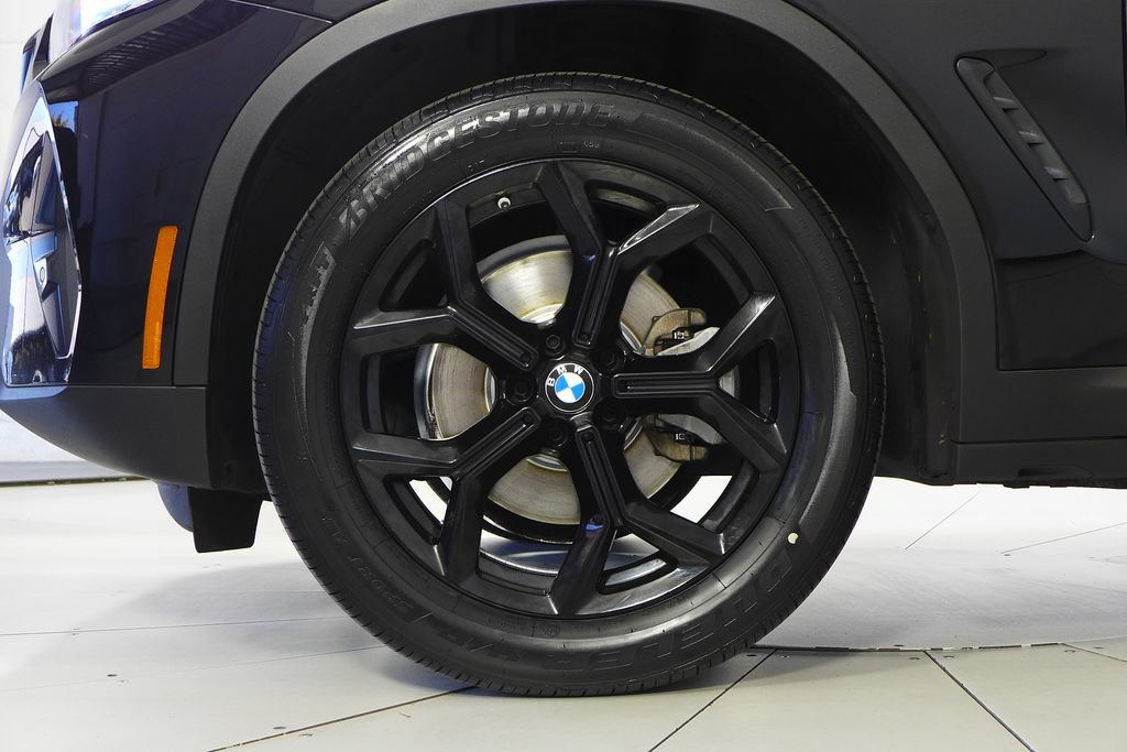 Used 2024 BMW X4 xDrive30i w/ Premium Package AWD/4WD image 5
