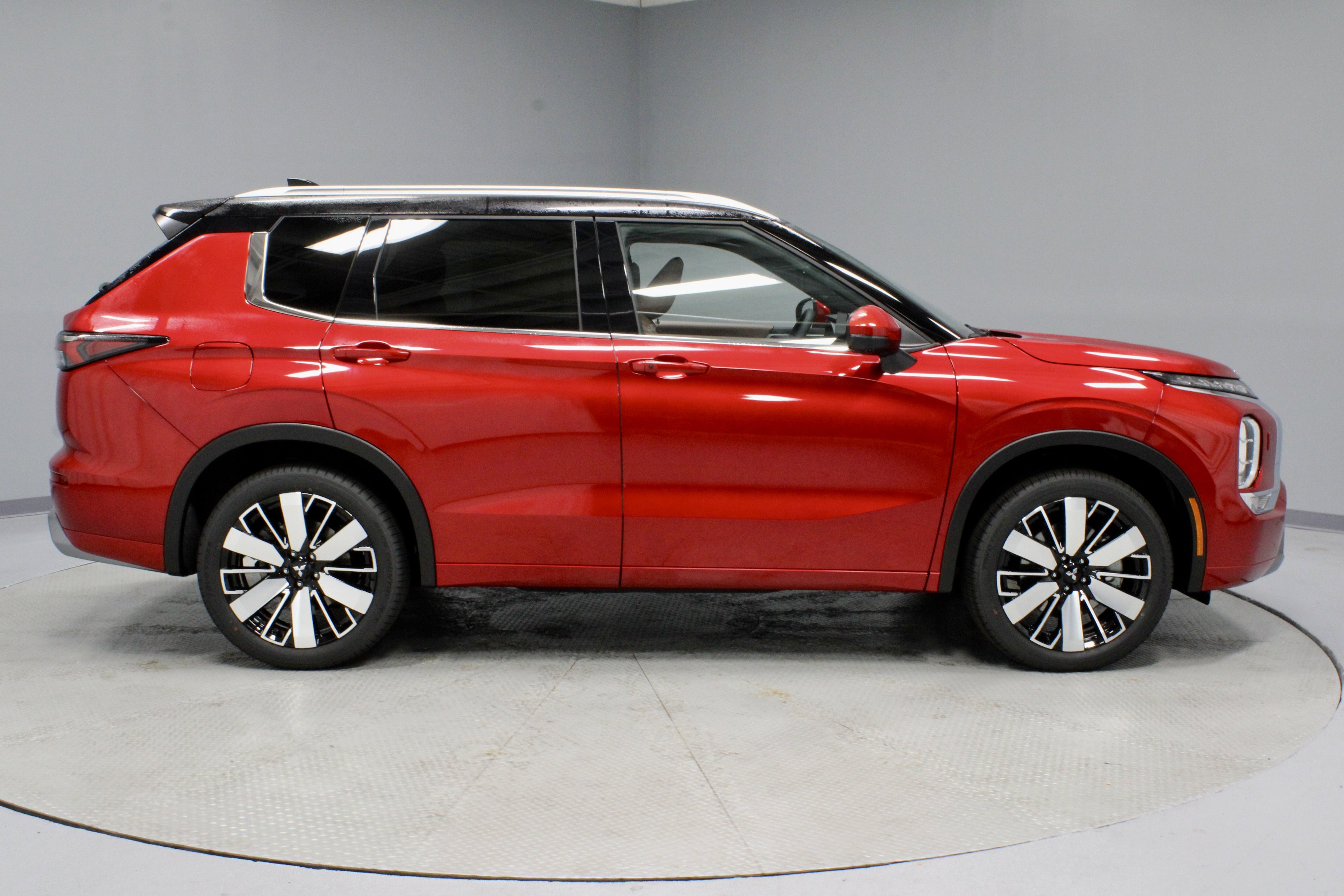 New 2025 Mitsubishi Outlander SEL image 9