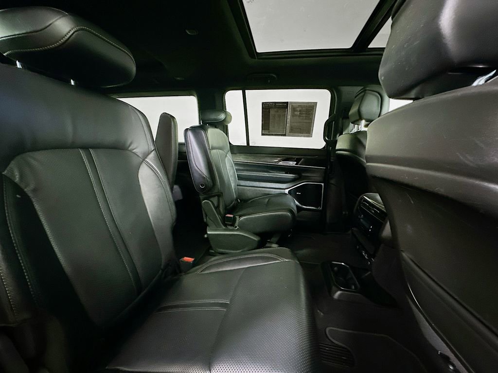 Used 2022 Jeep Wagoneer Series III w/ Premium Group I image 11