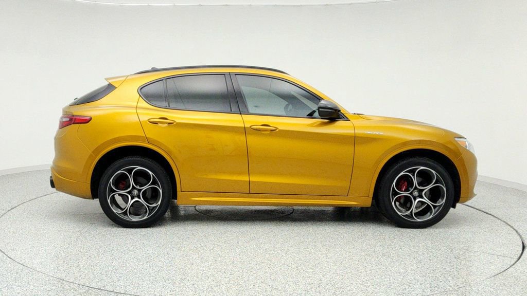 Used 2023 Alfa Romeo Stelvio Veloce image 4