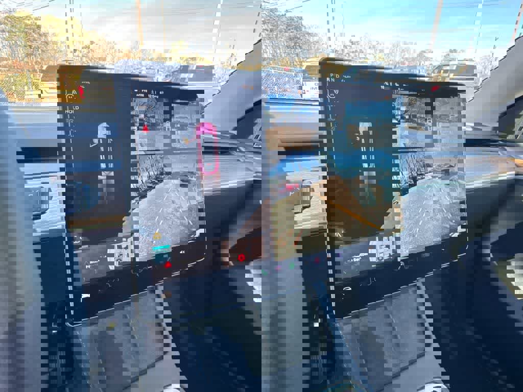 Used 2023 Tesla Model Y Long Range image 27