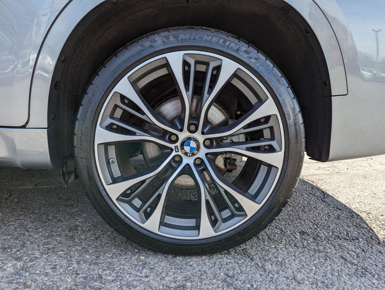 Used 2018 BMW X6 xDrive50i w/ M Sport Package AWD/4WD image 49