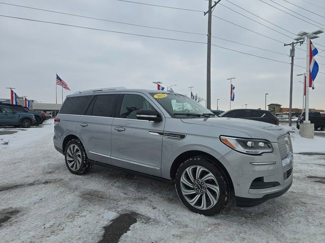 Used 2023 Lincoln Navigator Reserve AWD/4WD image 2