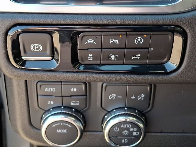 Used 2025 GMC Yukon XL Denali image 21