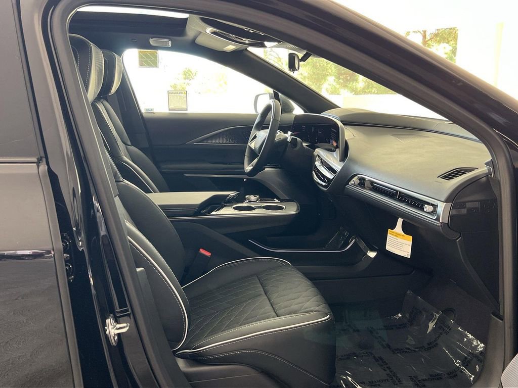 New 2026 Cadillac Lyriq V image 34